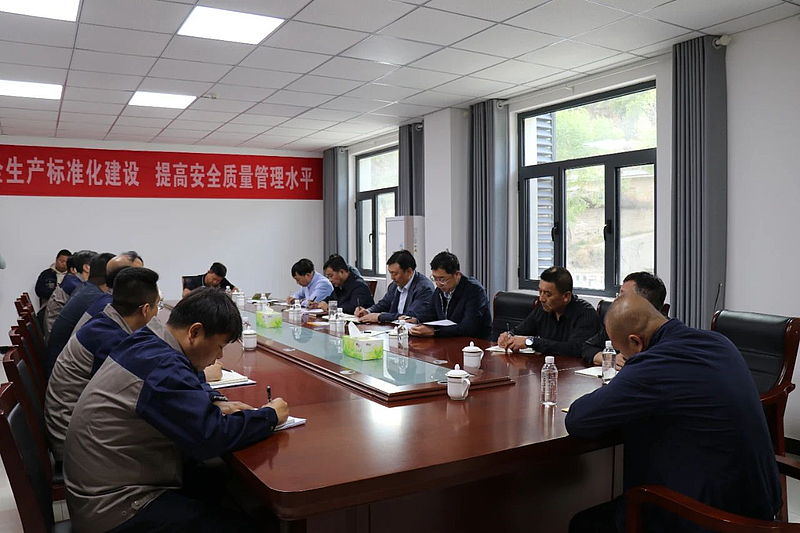 曹振宇调研黄陵矿业农光互补项目建设情况